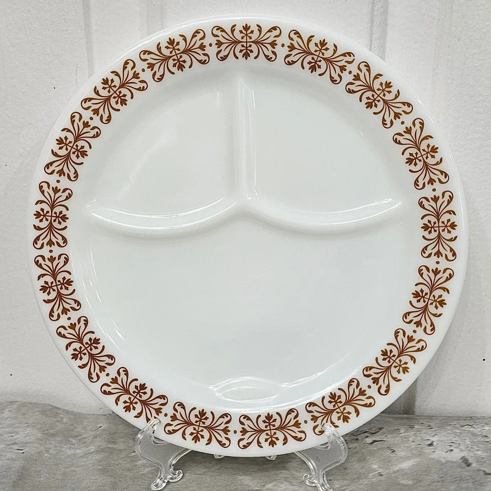 Vintage Pyrex Brown Old Town Divided Dinner Plate 701-21 Milk Glass 9.5 inch